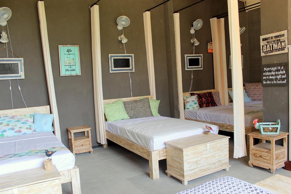 Barn N Bunk Hotel Gianyar  Phòng bức ảnh