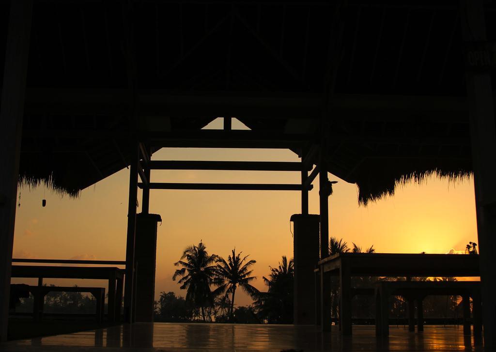 Barn N Bunk Hotel Gianyar  Ngoại thất bức ảnh