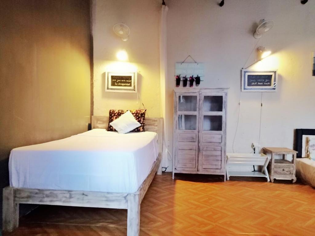 Barn N Bunk Hotel Gianyar  Ngoại thất bức ảnh