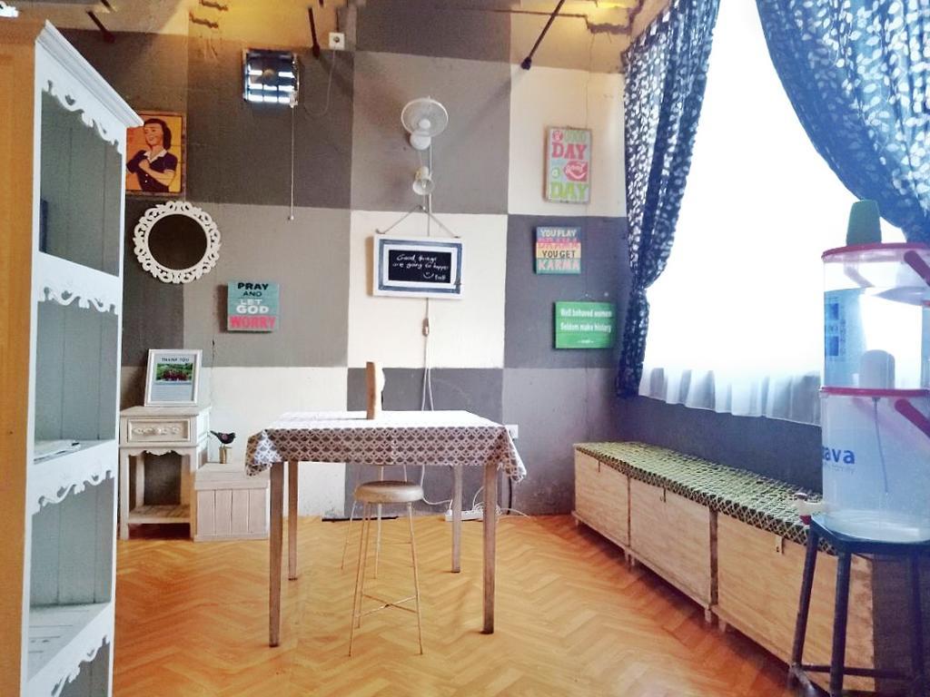 Barn N Bunk Hotel Gianyar  Ngoại thất bức ảnh