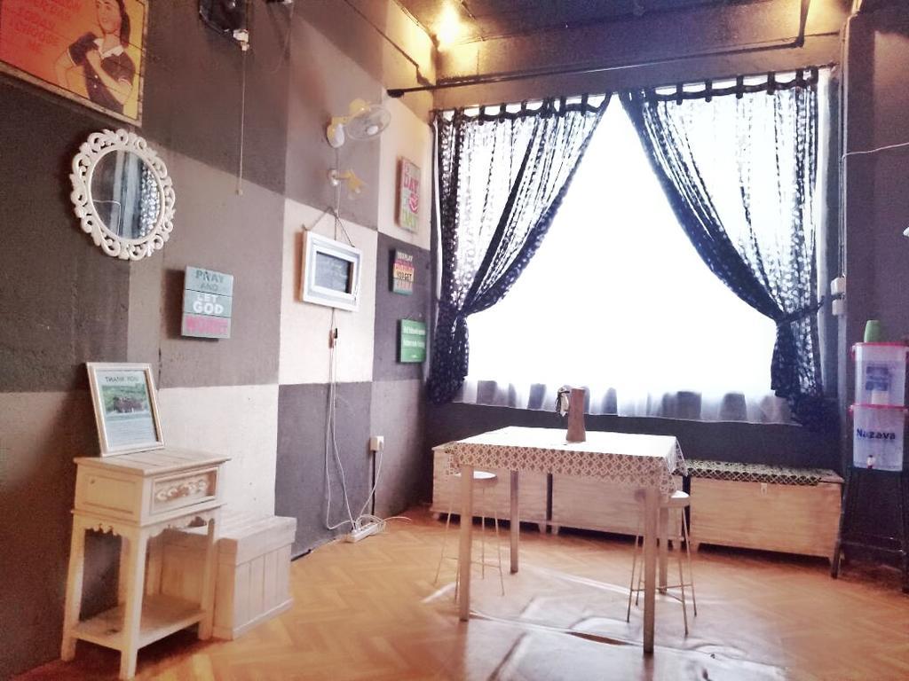 Barn N Bunk Hotel Gianyar  Ngoại thất bức ảnh